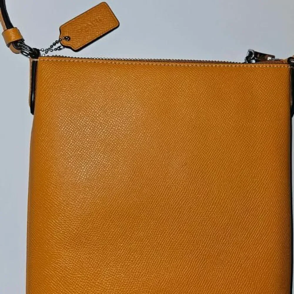 Coach Papaya Solid Crossbody Bag Zip Closure Adjustable Strap Inner Pockets
